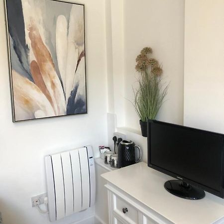 Lovely Modern Decorated 1 Bed Studio Newport  Buitenkant foto