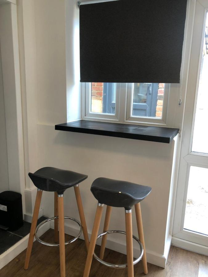 Lovely Modern Decorated 1 Bed Studio Newport  Buitenkant foto