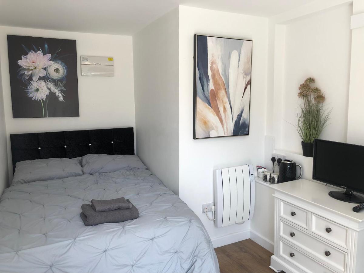 Lovely Modern Decorated 1 Bed Studio Newport  Buitenkant foto