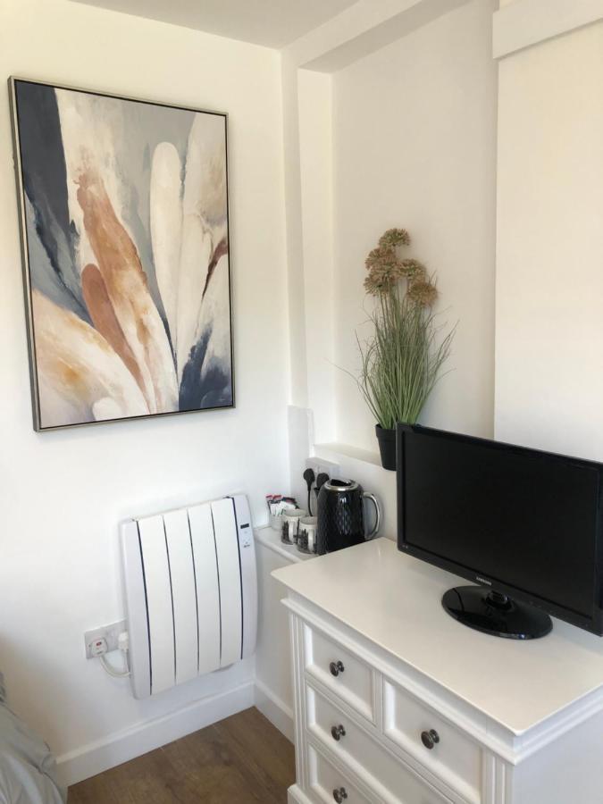 Lovely Modern Decorated 1 Bed Studio Newport  Buitenkant foto